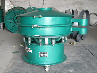 是在支撐座,可以自由移動,配合起來,完美的處理一條生產線,也可叫做移動篩分輸送一體機。